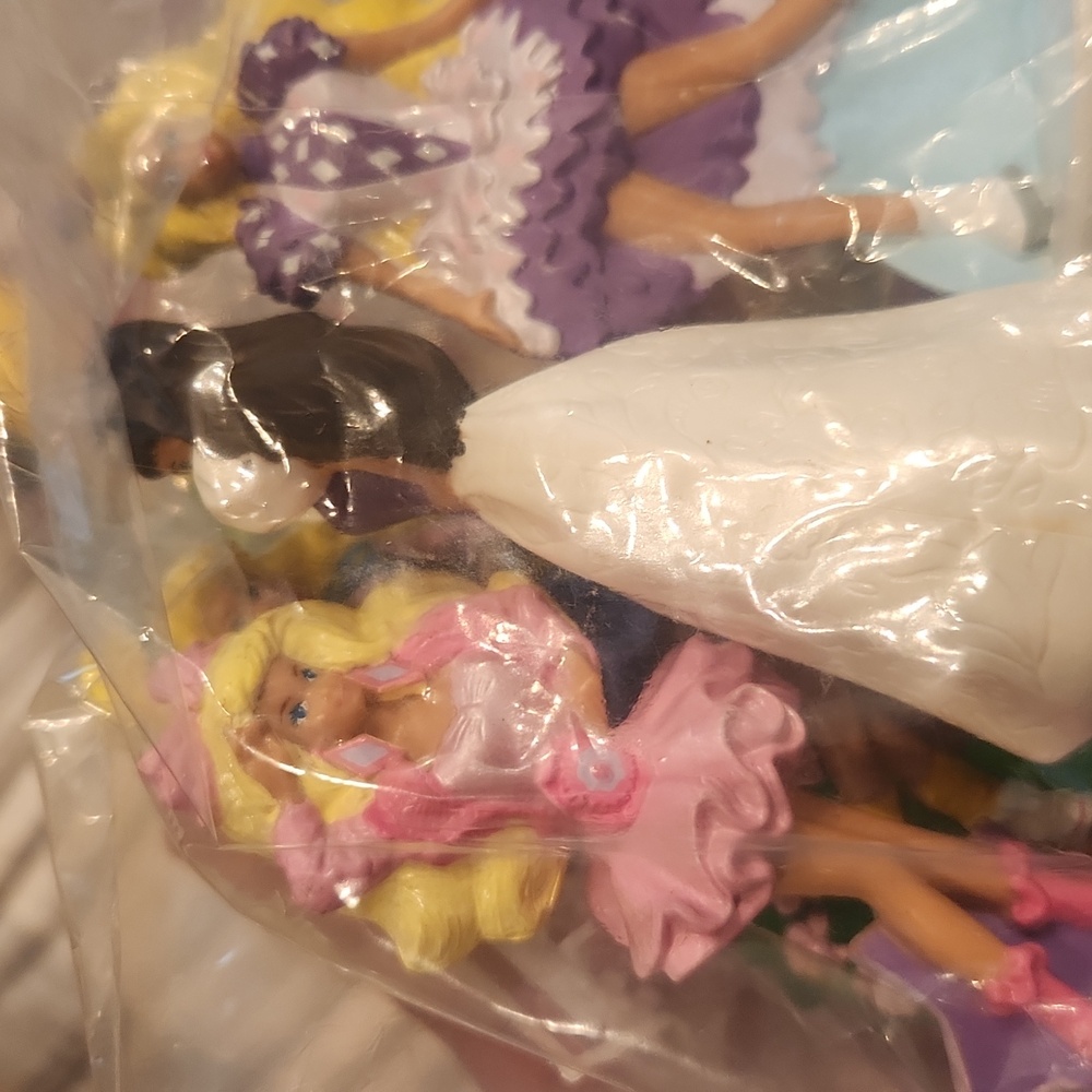 Huge set vintage 90s mcdonalds Barbies